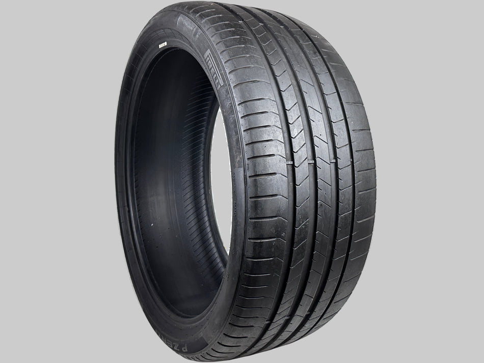 Set of 2 — Used P275/35/R22 Pirelli Pzero PZ4 ll Tire 275 35 22 104Y 2753522 R22 6/32