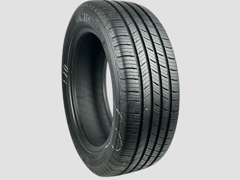 Used P215/55R17 Michelin Defender T+H Tires 2155517 94H 215 55 17 R17 6/32