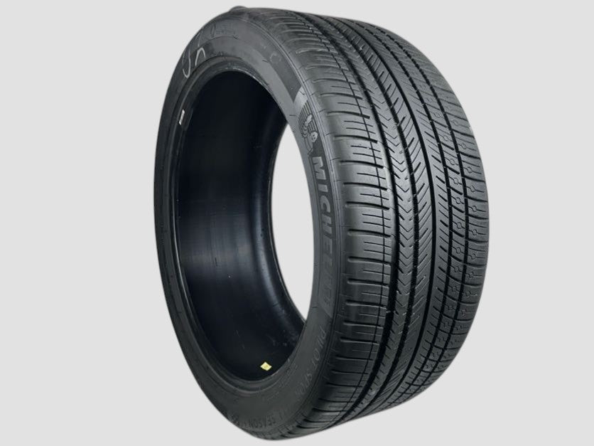 Used P285/40R22 Michelin Pilot Sport A/S4 Tire 285 40 22 110Y 2854022 R22 7/32
