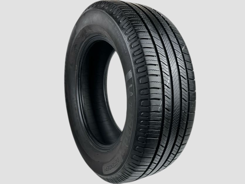 Used P255/65R18 Michelin Defender2 Tire 255 65 18 111H 2556518 R18 8/32