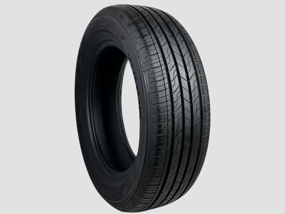 Used P205/60R16 Kumho Solus TA21 Tire 2056016 92H 205 60 16 R16 8/32