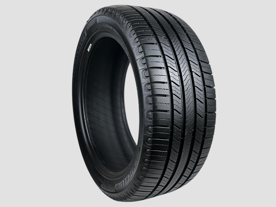 Used P235/45R18 Michelin Defender-2 Tire 235 45 18 98V 2354518 R18 8/32