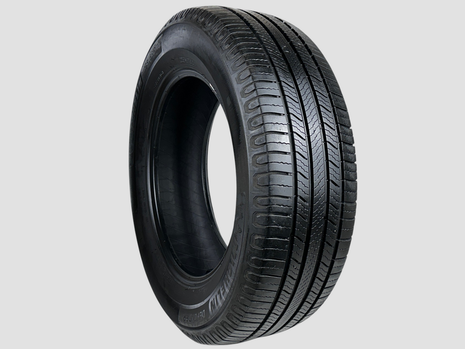 Used P235/65R18 Michelin Defender2 Tire 2356518 106H 235 65 18 R18 7/32