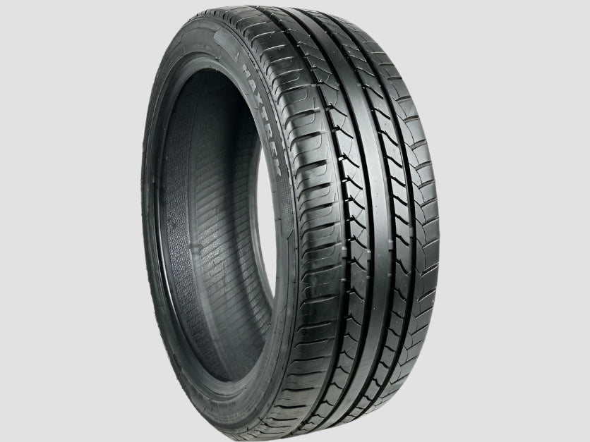 Used P215/45R18 Maxtrek Maximus M1 Tire 215 45 18 93W 2154518 R18 7/32