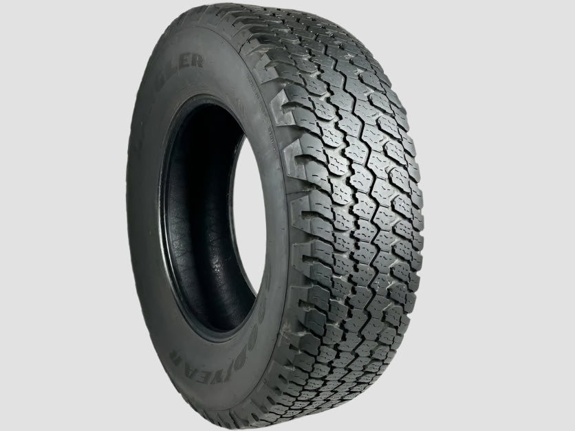 Used P265/70R17 Goodyear Wrangler AT/S Tires 2657017 113S 265 70 17 R17 6/32
