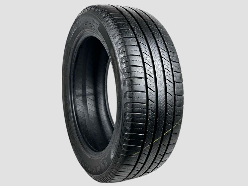 Used P215/55R17 Michelin Defender 2 Tire 2155517 94H 215 55 17 R17 7/32