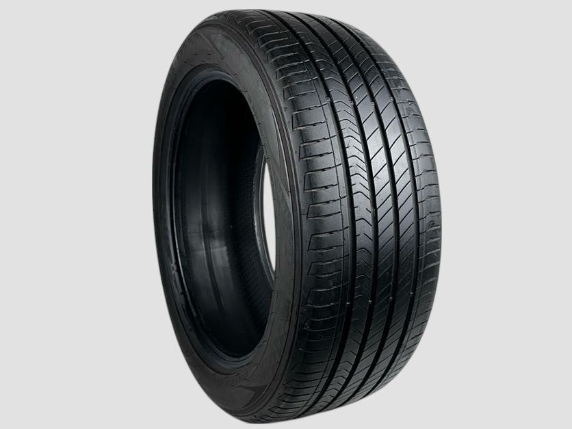 Used P235/50R18 Kumho Majesty 9 Solus TA91 Tire 235 50 18 101W 2355018 R18 6/32