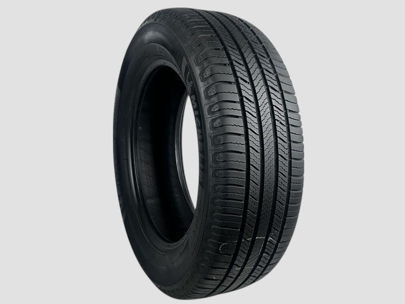 Used P215/65R17 Michelin Defender2 Tire 215 65 17 103H 2156517 R17 7/32