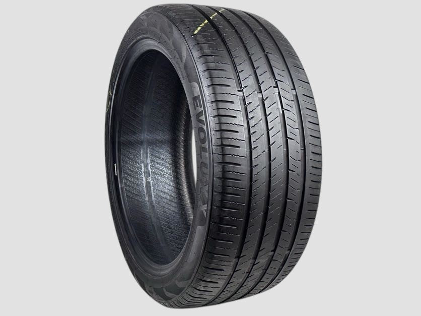 Used P235/45R18 Evoluxx Capricorn UHP Tire 235 45 18 98Y 2354518 R18 5/32