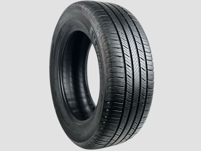 Used P235/60R17 Michelin Defender2 Tire 2356017 Tire 235 60 17 102H R17 6/32