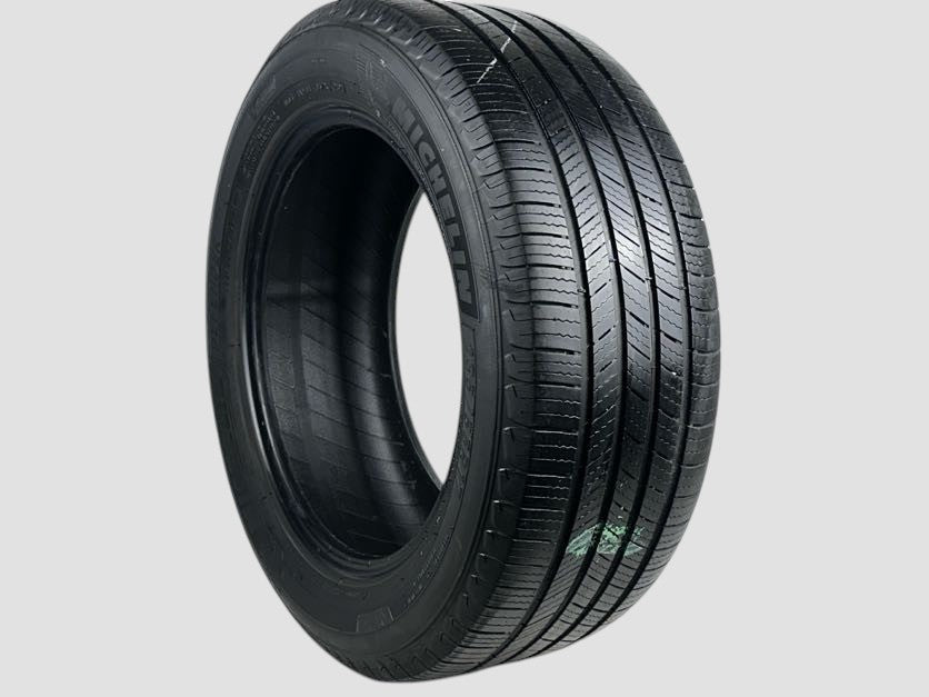 Used P235/55R17 Michelin Defender T+H Tire 2355517 99H 235 55 17 R17 6/32