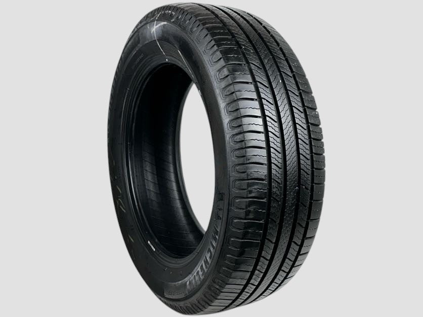 Used P225/60R18 Michelin Defender2 Tire 225 60 18 100H 2256018 R18 8/32
