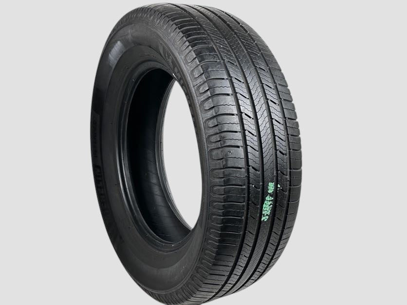 Used P235/65R17 Michelin Defender2 Tire 235 65 17 104H 2356517 R17 6/32