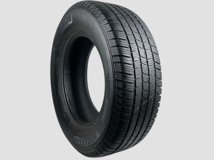 Used P265/70R18 Michelin Defender LTX M/S Tire 2657018 Tire 265 70 18 116T R18 5/32