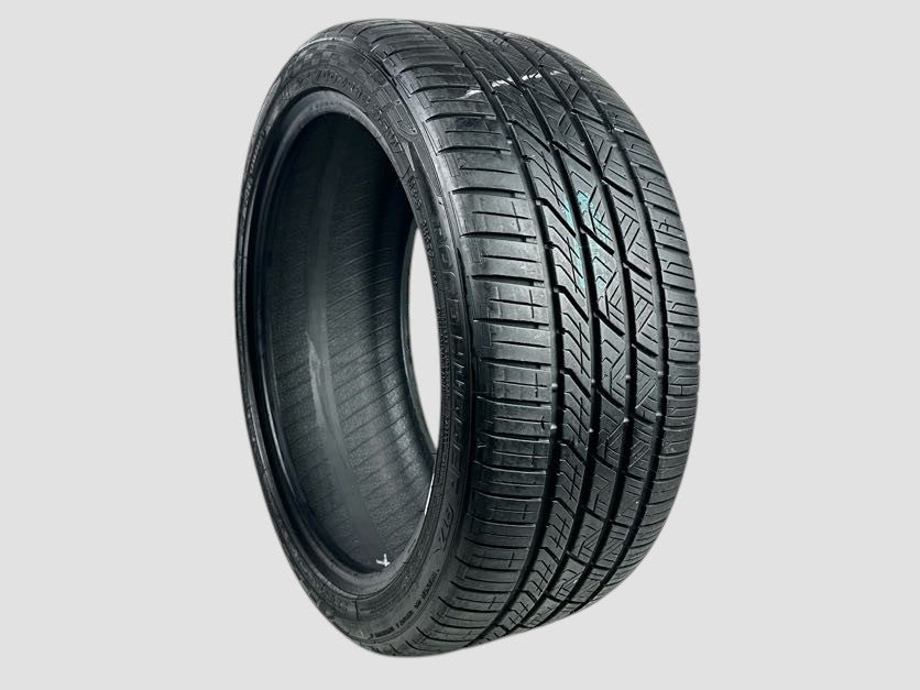 Used P235/40R18 Road Hugger GTZ Tire 235 40 18 95W 2354018 R18 8/32