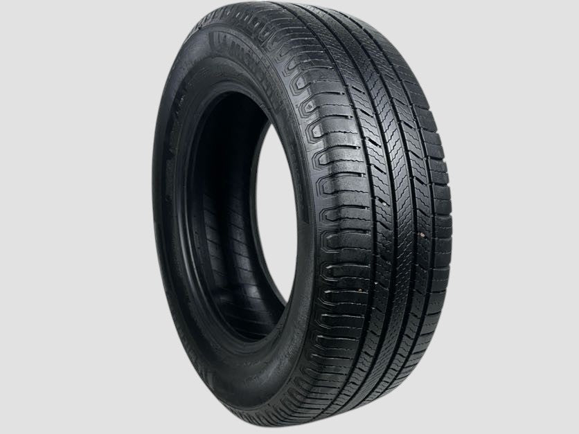 Used P215/65R16 Michelin Defender2 Tire 215 65 16 98H 2156516 R16 6/32